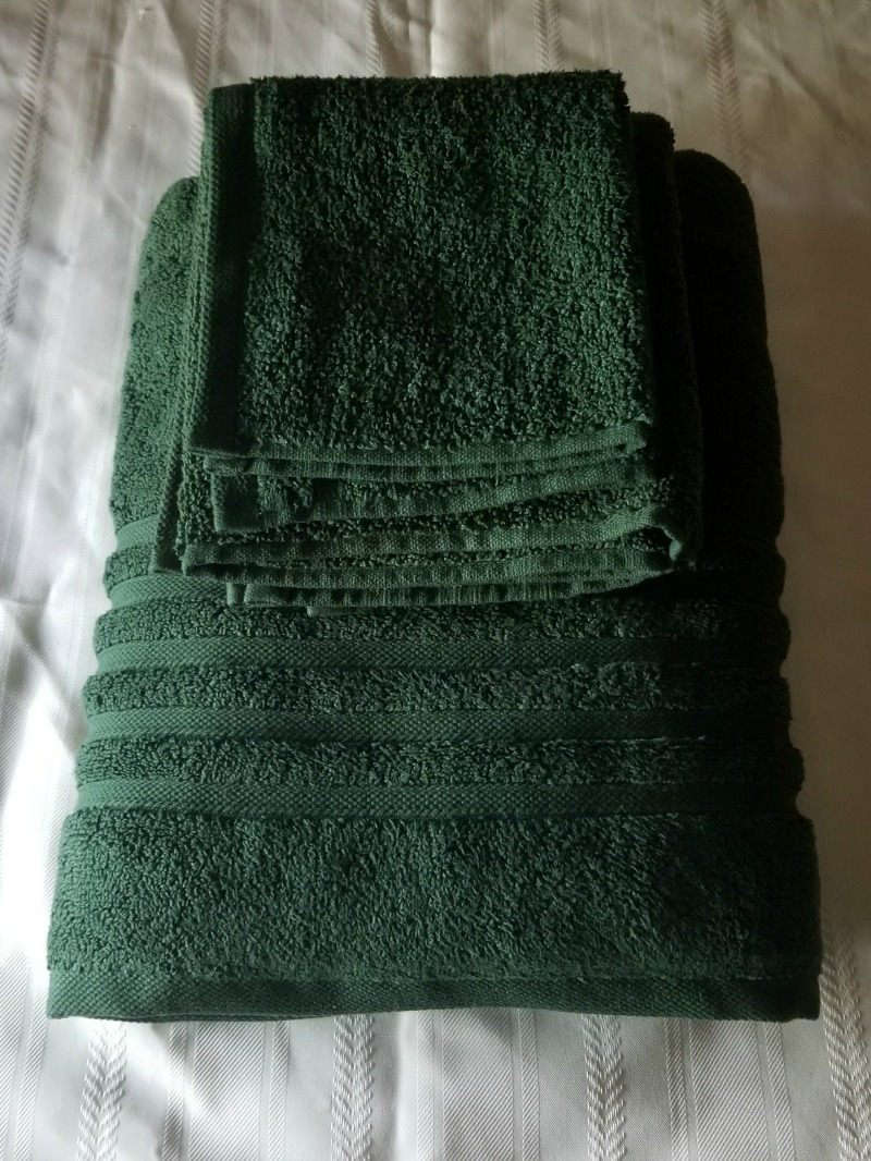 Macy’s Hotel Collection Ultimate Micro Cotton Towels Review + Giveaway #HotHolidayGifts2017