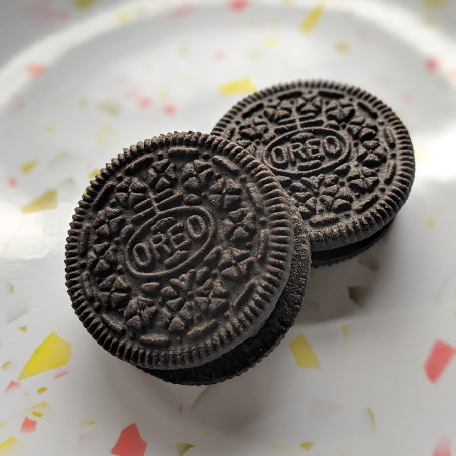 OREO Dark Chocolate Snacking Experience